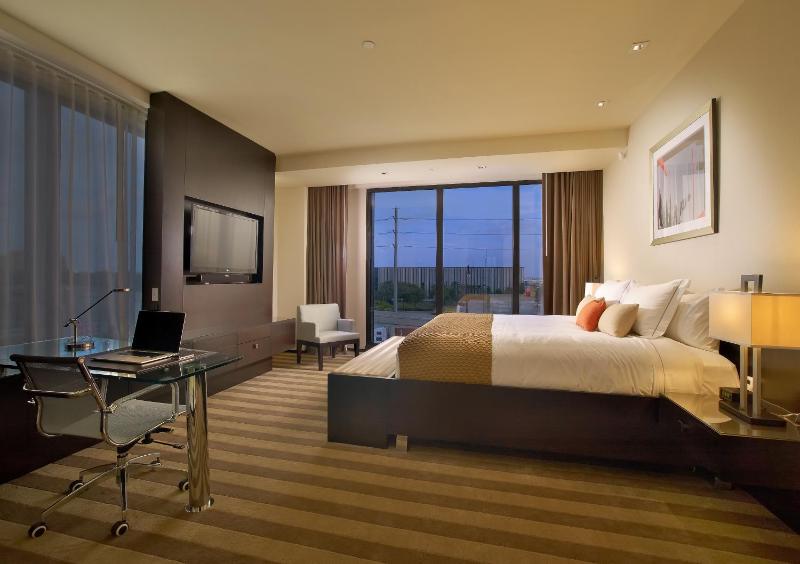 Standard King Room image 2