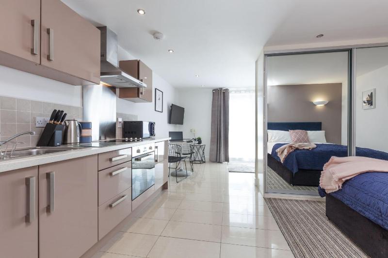 Studio Apartment image 4