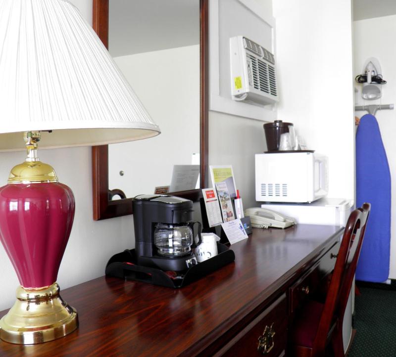 Queen Room - Non-Smoking image 3