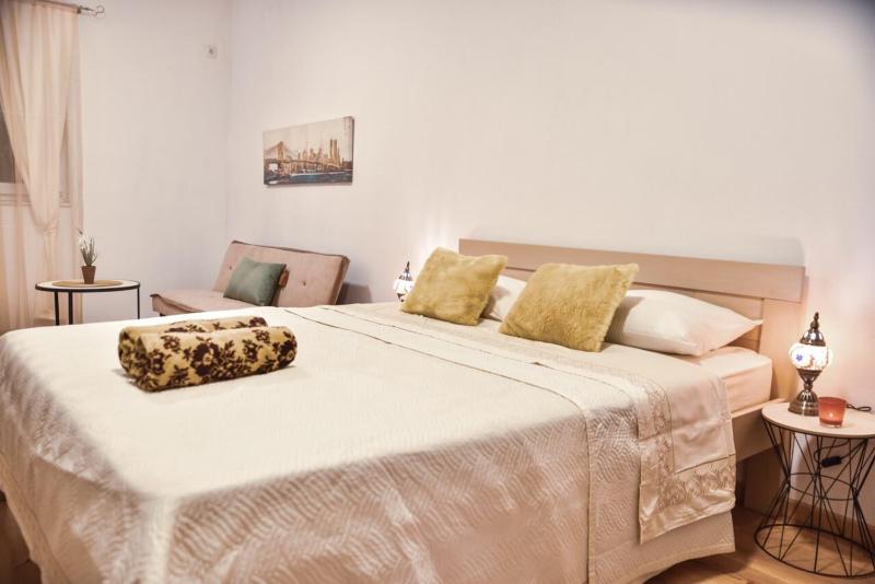 One-Bedroom Apartment image 2
