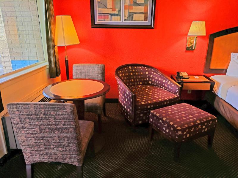 Travelodge by Wyndham Houston Hobby Airport - image 16