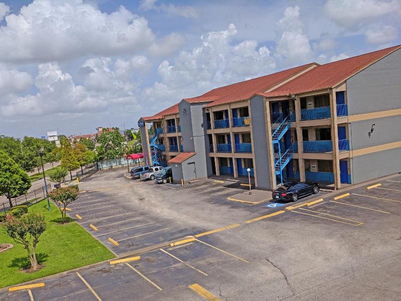 Travelodge by Wyndham Houston Hobby Airport - image 7