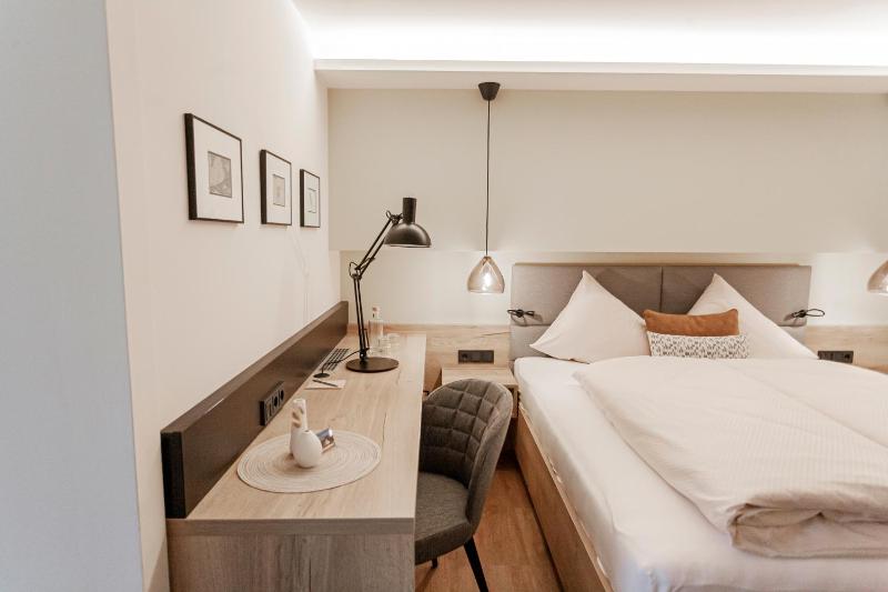 Double Room image 4