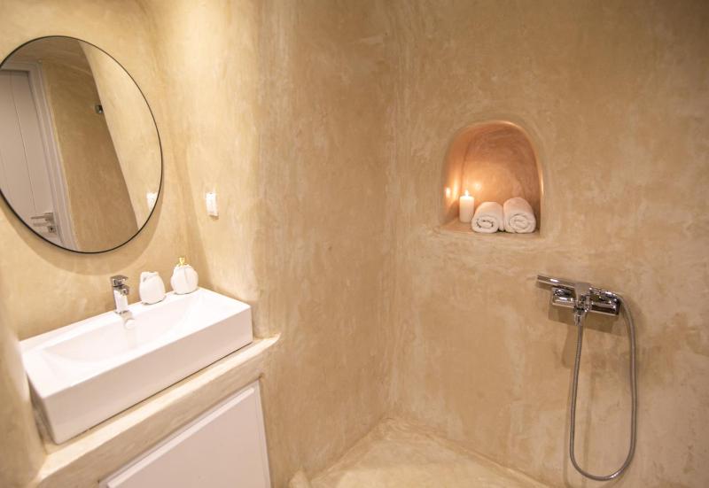 Luxury Cave Villa with Plunge Pool, Sea & Sunset View image 2