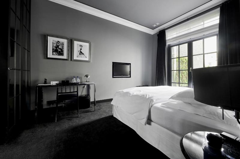 Double Room with Terrace image 2