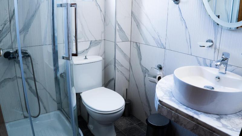 One-Bedroom Apartment (3 Adults) image 3