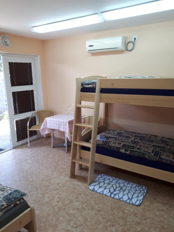 One-Bedroom Apartment image 2