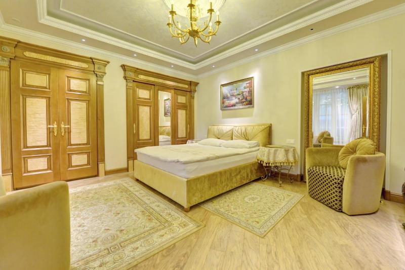 Luxury Pilies Avenue Apartment - image 10