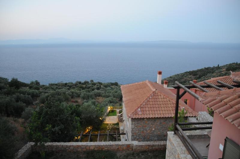 Three-Bedroom Villa - Split Level image 4