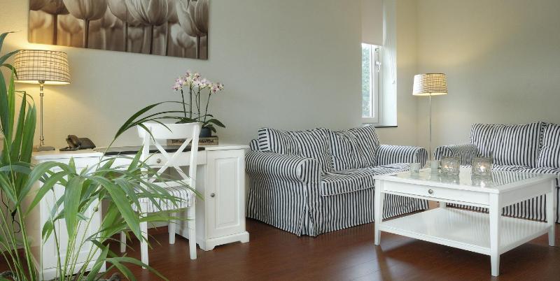 Family Room image 2