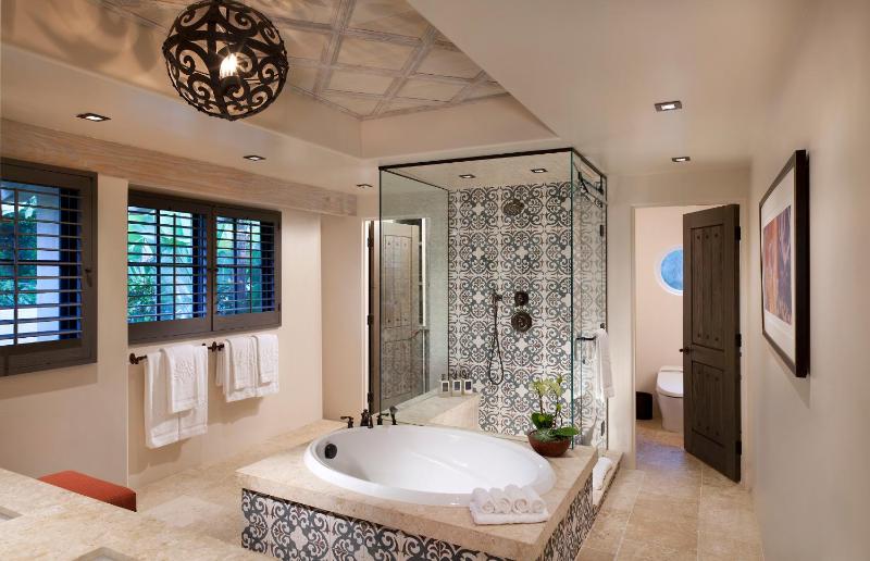 King Suite with Garden View image 3