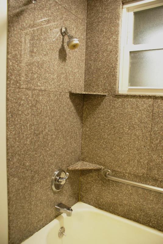 Queen Room with Shared Bath image 3