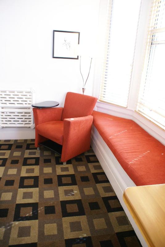 Deluxe Queen Room image 4