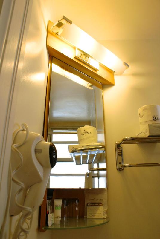 Deluxe Queen Room image 2