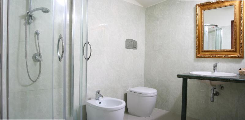 Deluxe Double Room image 2