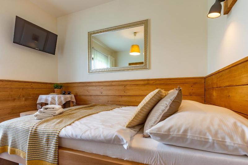 Double Room with Balcony image 2