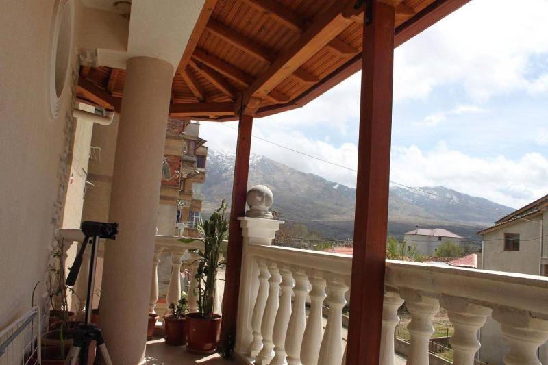 King Room with Mountain View image 3