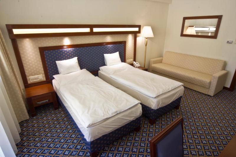 Deluxe Double Room with Balcony image 4