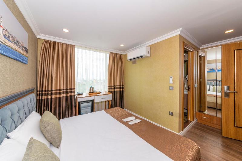 Standard Double or Twin Room image 4