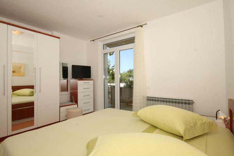 One-Bedroom Apartment with Terrace and Sea View image 2