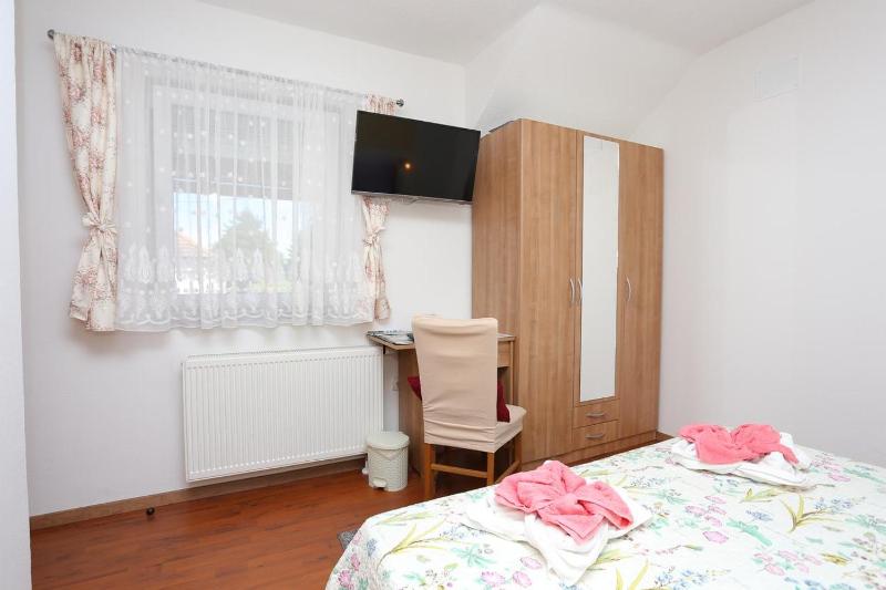 Double Room image 2