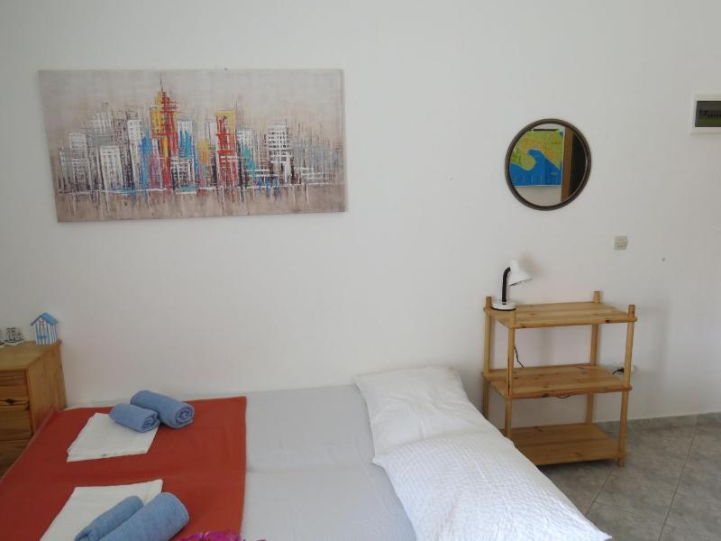One-Bedroom Apartment image 4