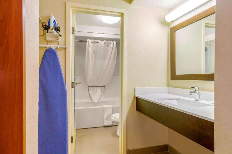 King Suite - Non-Smoking image 2