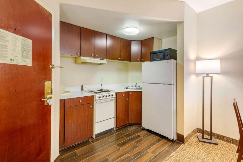 King Room - Accessible/Non-Smoking image 3