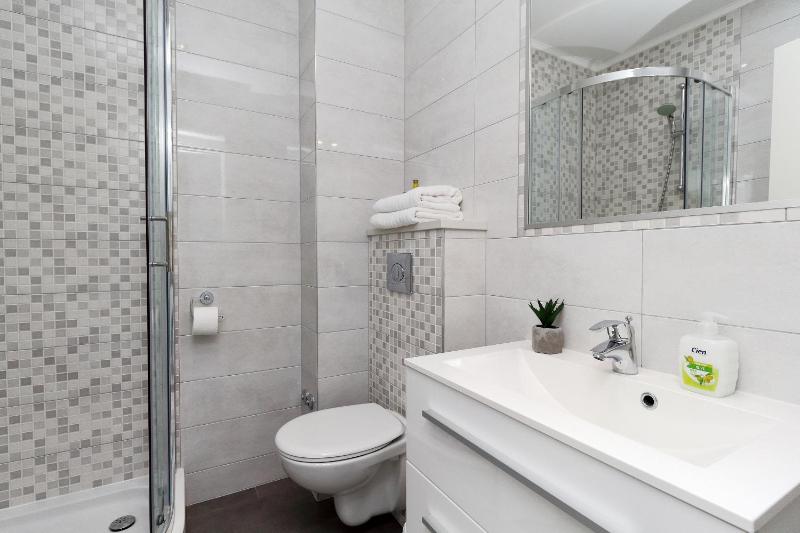 One-Bedroom Apartment with Balcony image 2