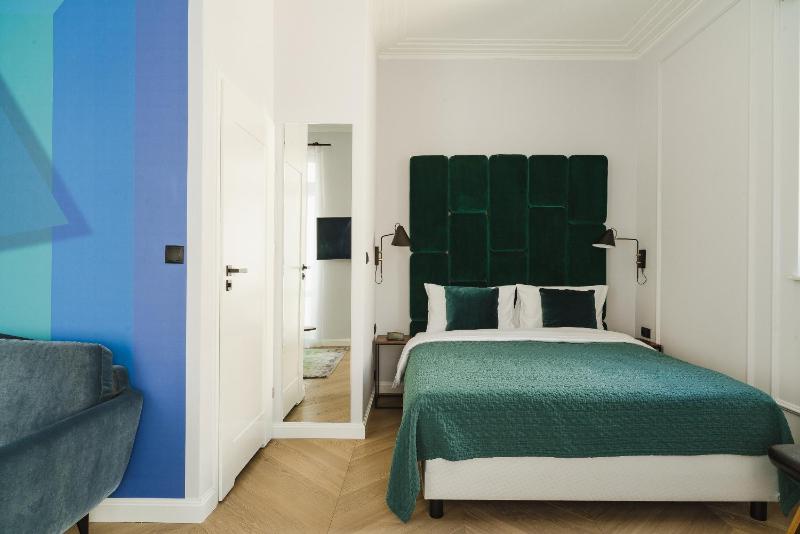 Standard Double Room image 3