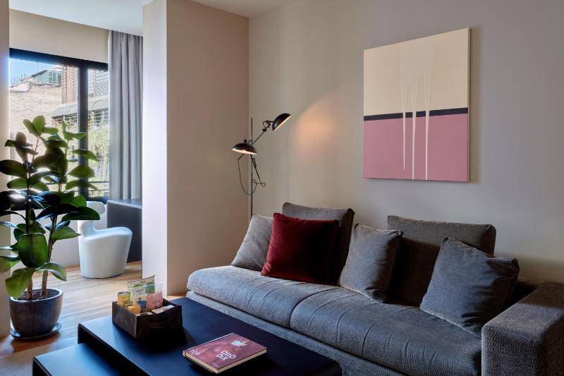 Suite with Garden View image 3
