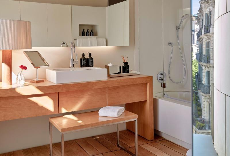 Suite with City View image 2