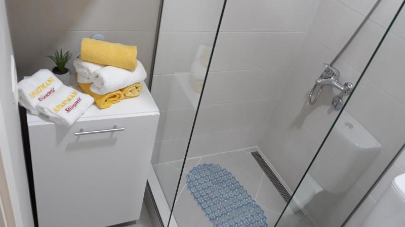 One-Bedroom Apartment image 4