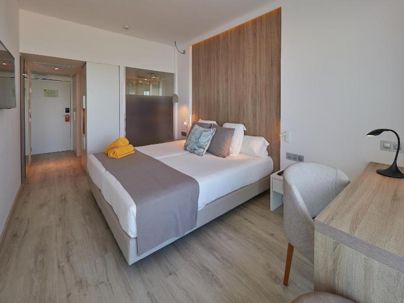Double Room with Street View image 1