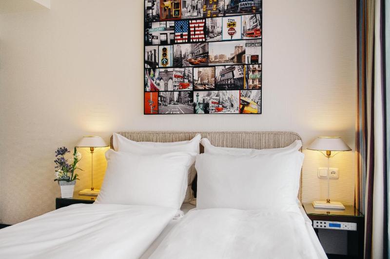 Officer Class Double Room image 2