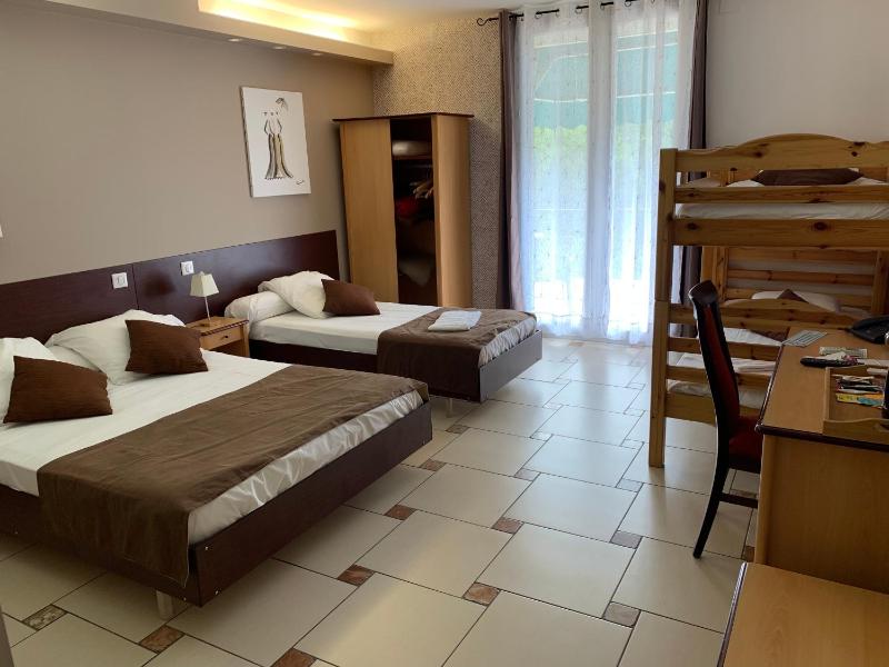 Quadruple Room image 2