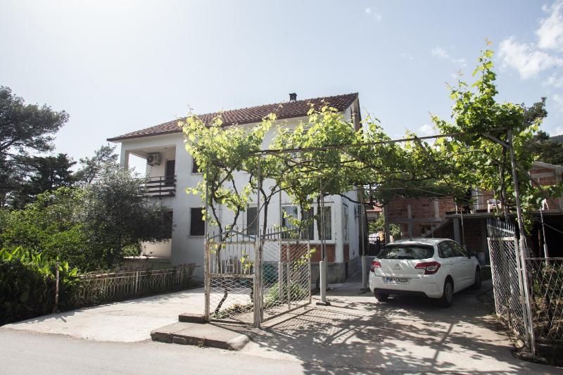 Stojkovic Family Apartments - image 1
