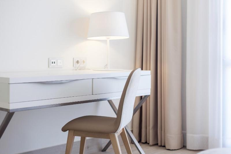 Triple Room (2 Adults + 1 Child) image 3