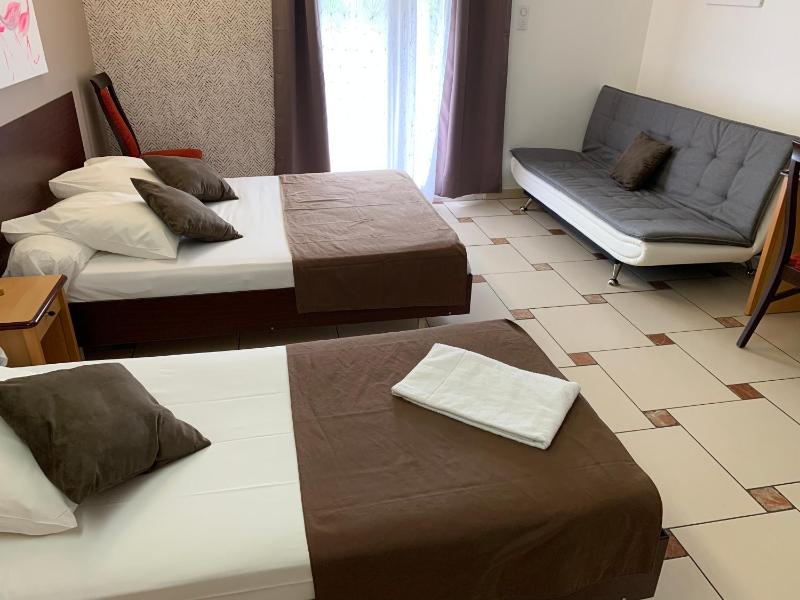 Quadruple Room image 3