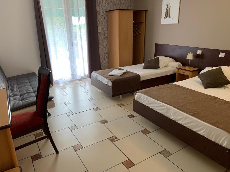 Triple Room image 3