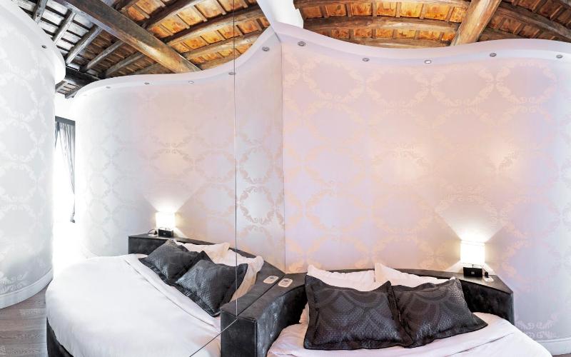 Deluxe Double Room with Bath image 1