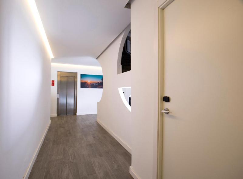 One-Bedroom Apartment image 2