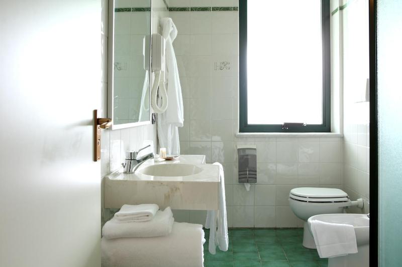 Large Double Room image 1