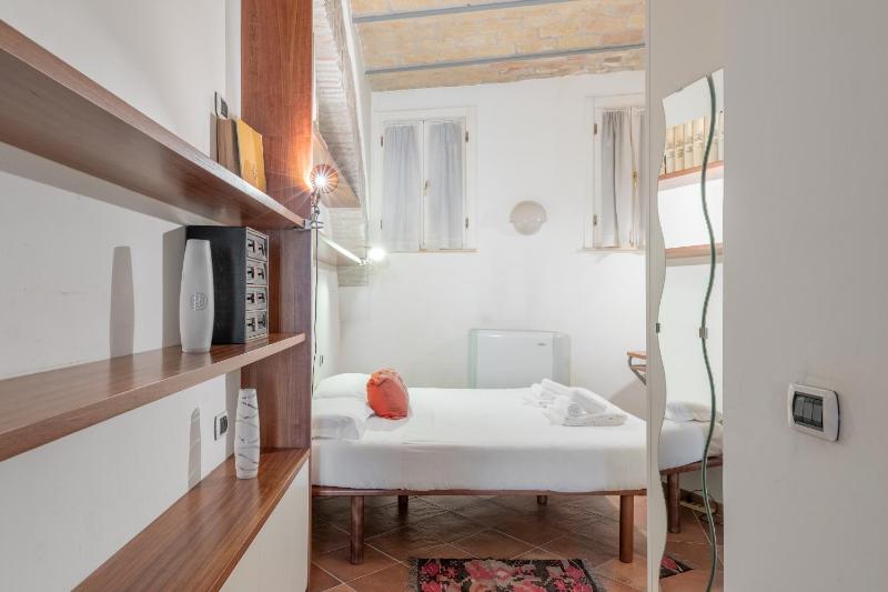 One-Bedroom Apartment image 4