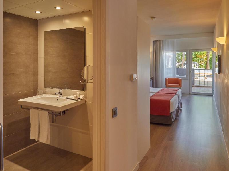 Double or Twin Room image 1