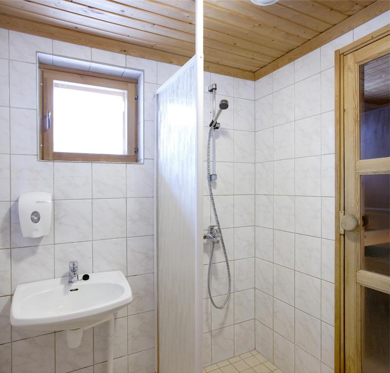 One-Bedroom Cottage with Sauna image 2