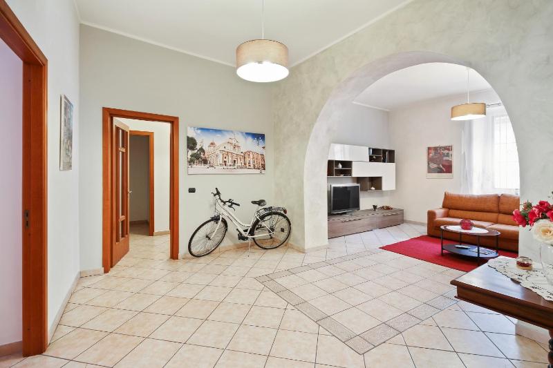GuestHost - Central Flat with Balconies and Bicycle! - image 1