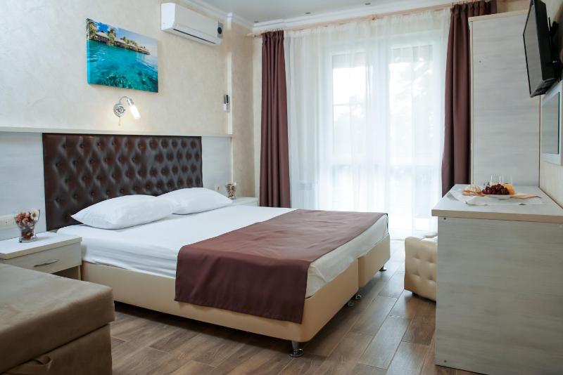 Standard Double or Twin Room image 3