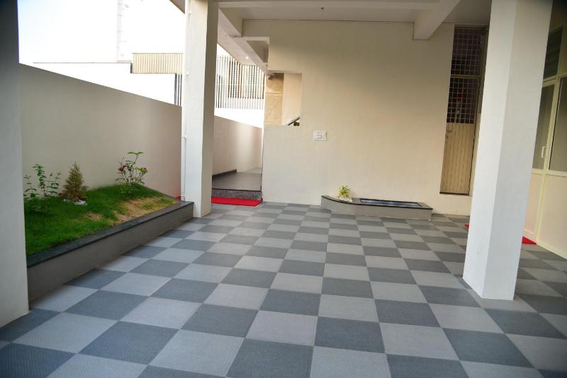 Elegant Serviced Apartment - image 14
