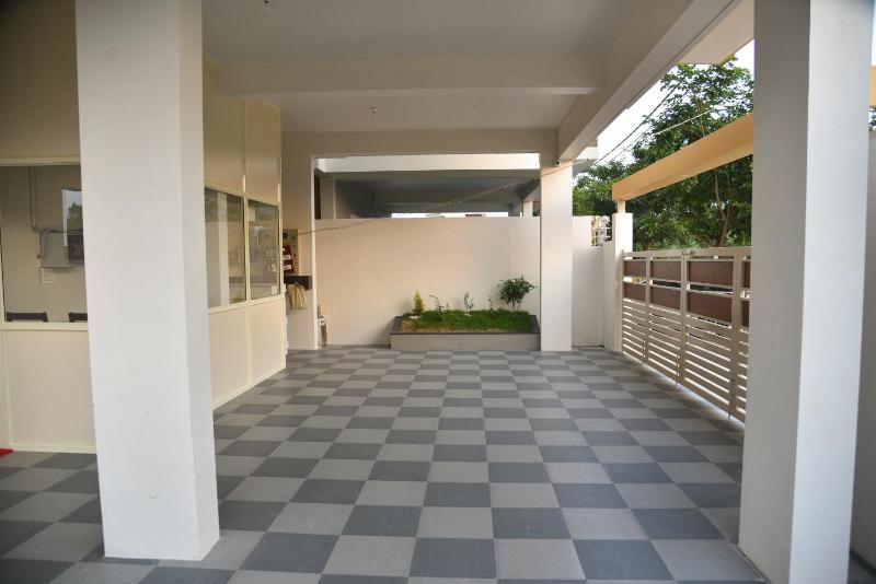 Elegant Serviced Apartment - image 8